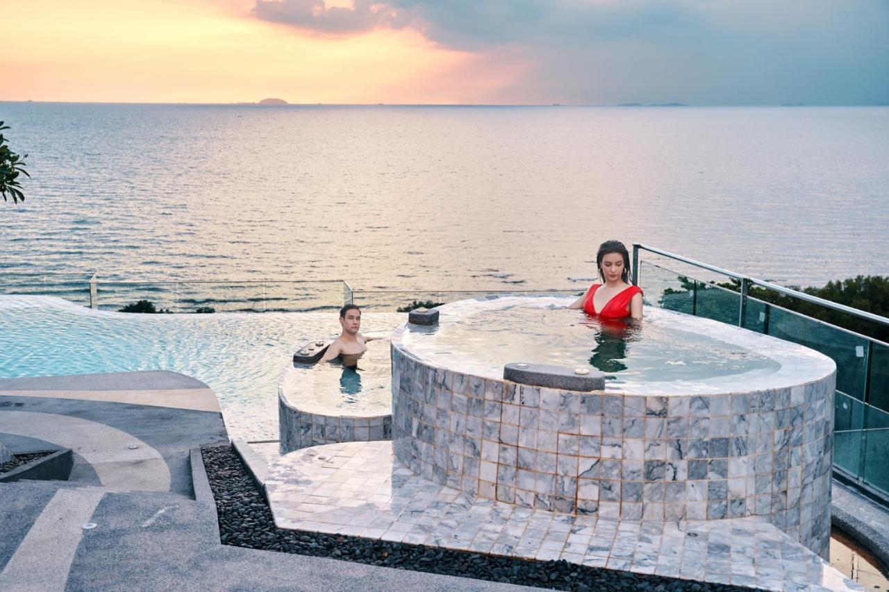 Bayphere Hotel Pattaya Jc Na Chom Thian Εξωτερικό φωτογραφία A hot tub at a resort