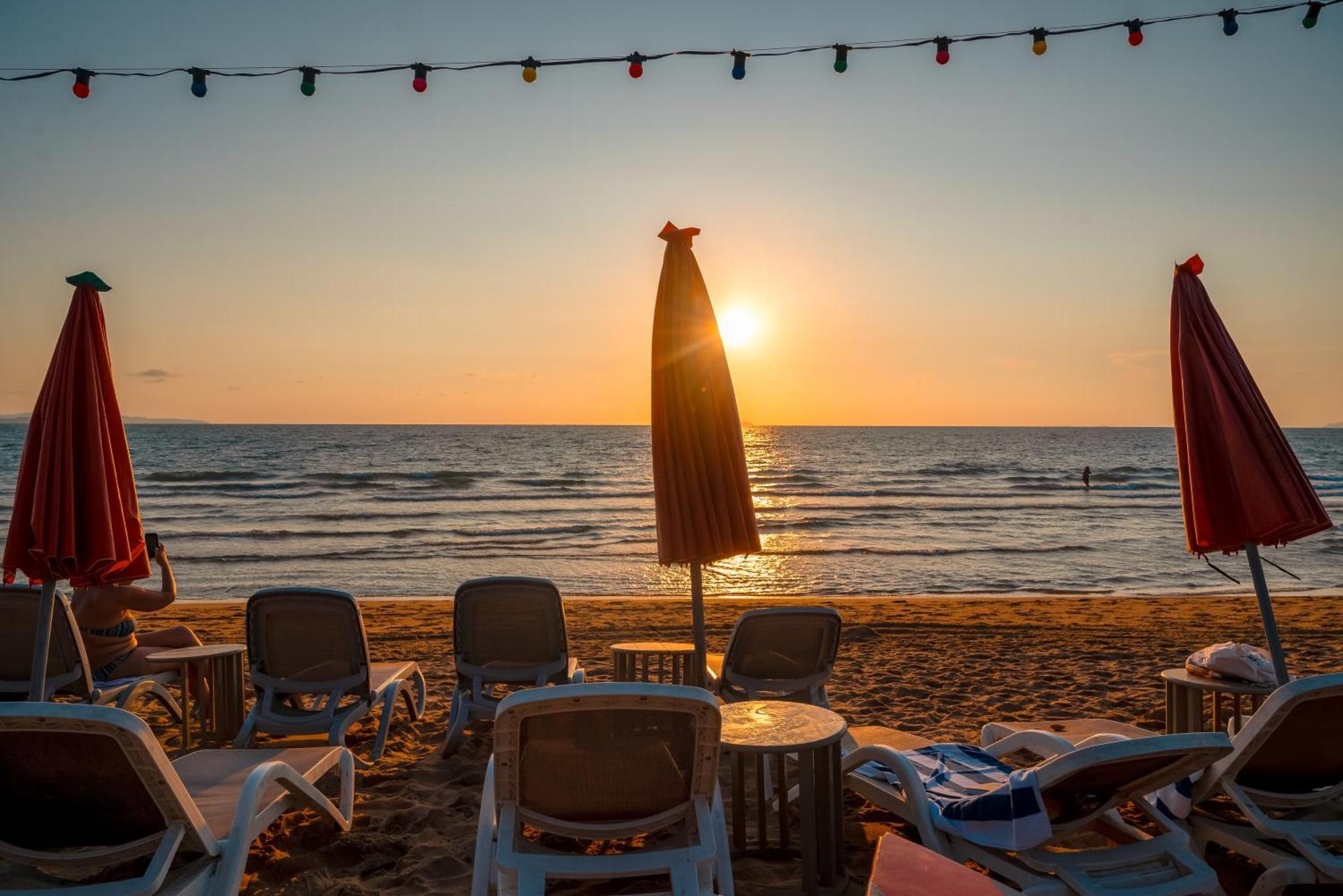 Bayphere Hotel Pattaya Jc Na Chom Thian Εξωτερικό φωτογραφία Sunset at the beach